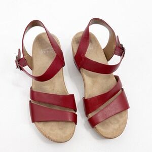 Dansko Lindsay Red Leather Wedge Sandals Ankle Strap Buckle Size 38 7.58